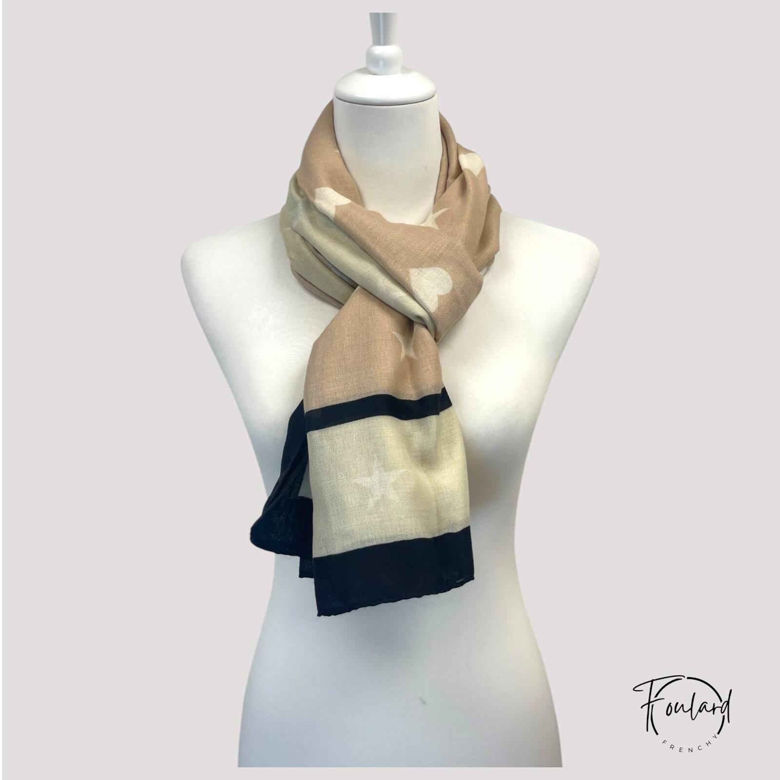Grand foulard blanc, imprimés tendance