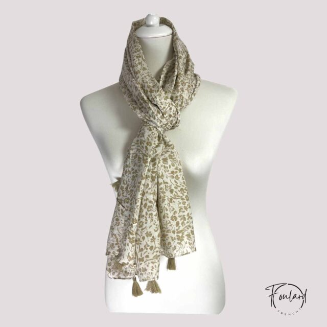 Foulard beige, motif feuillage