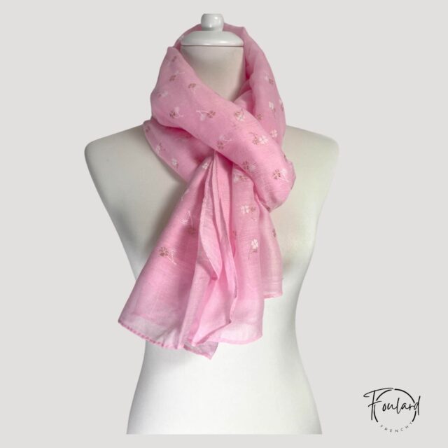 Foulard rose, fleurs pailletées