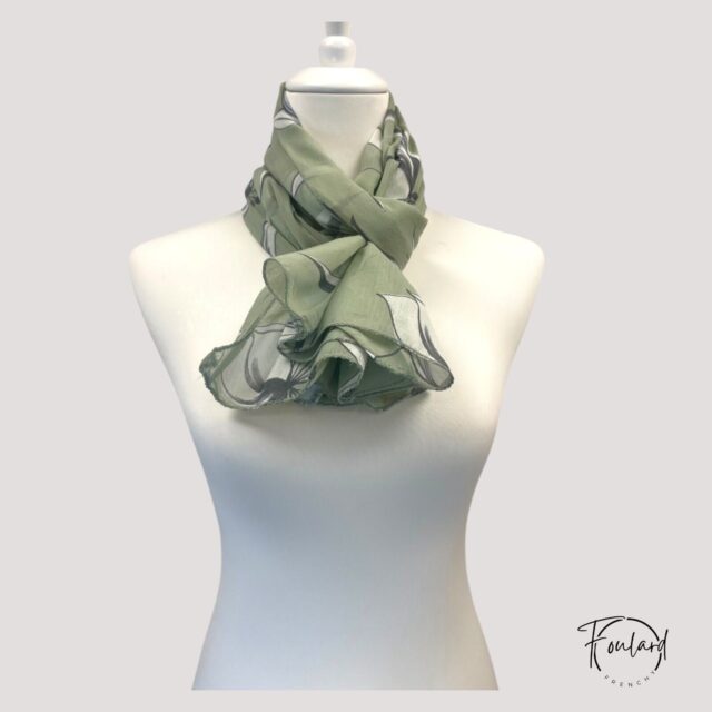 Foulard vert sauge, fleurs bleues