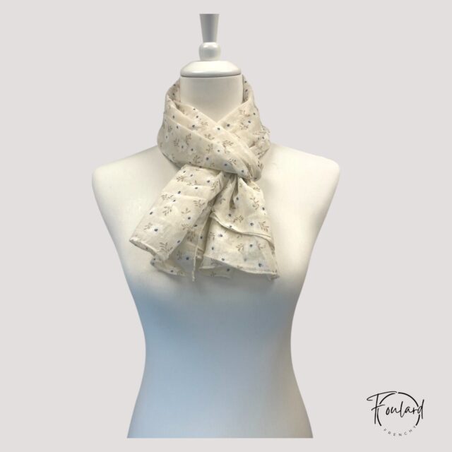 Foulard beige, fleurs blanches