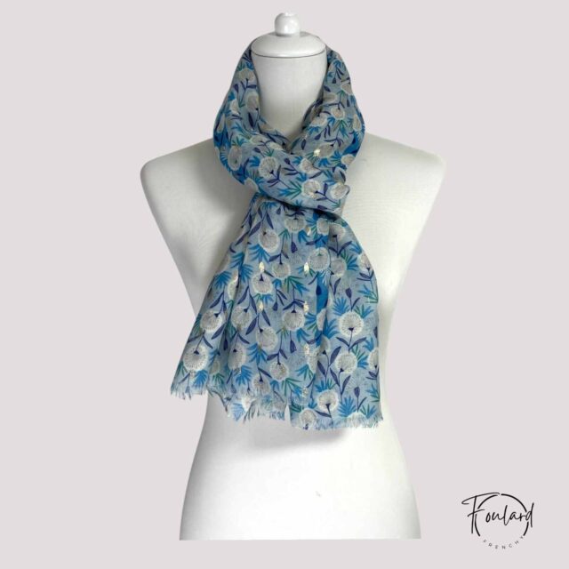 Foulard bleu, fleurs blanches et dorées
