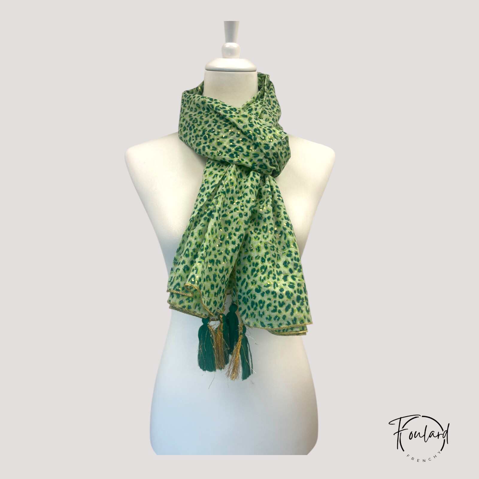 Foulard léopard vert et doré – Image 2