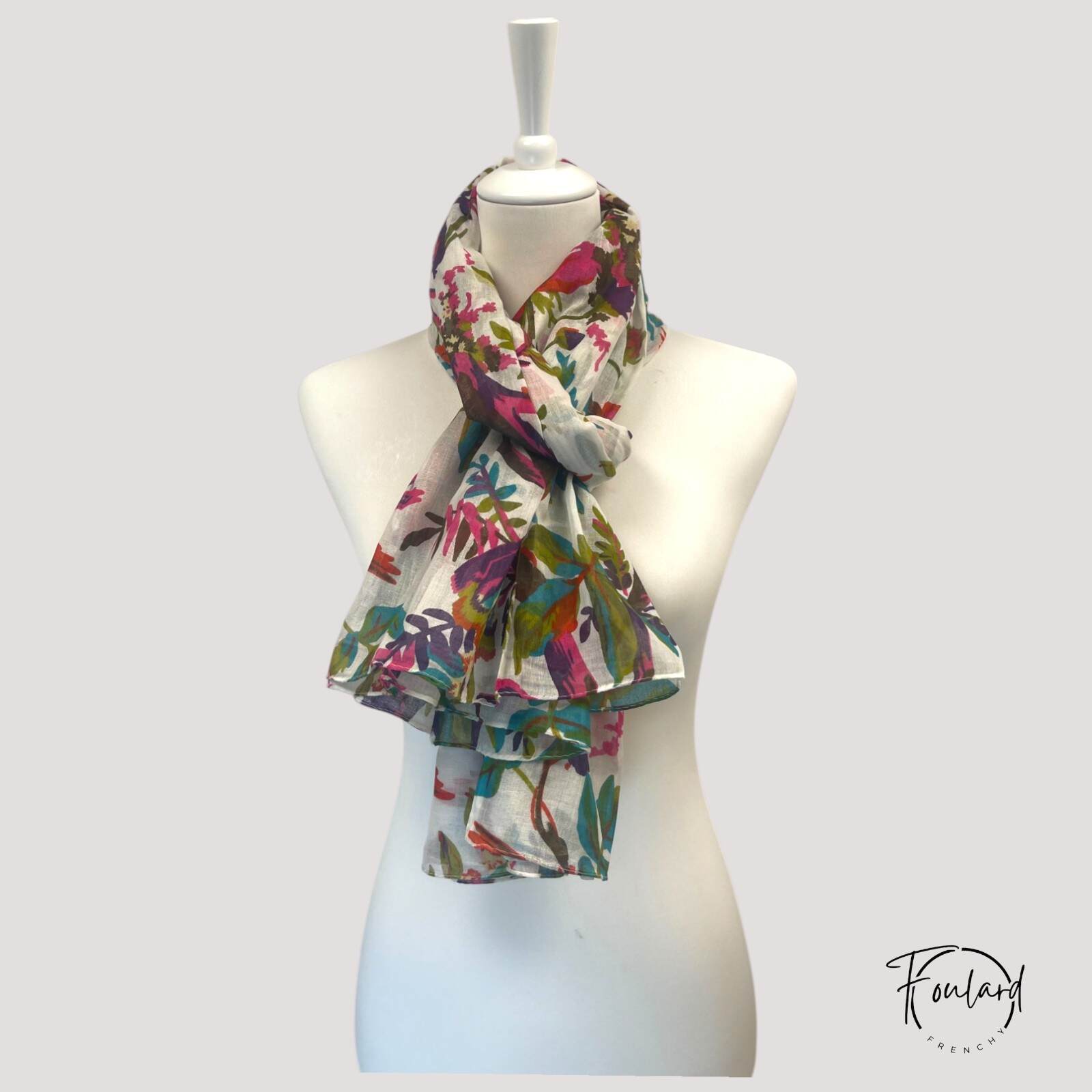 Foulard motif oiseau et fleurs – Image 2