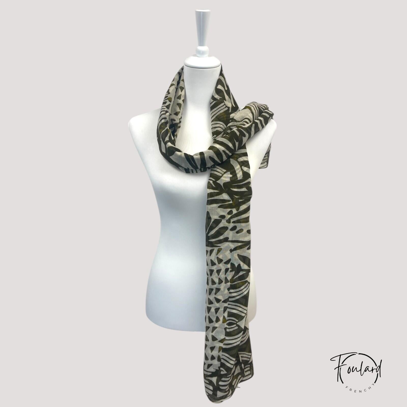 Foulard imprimé ethnique, kaki et beige – Image 5