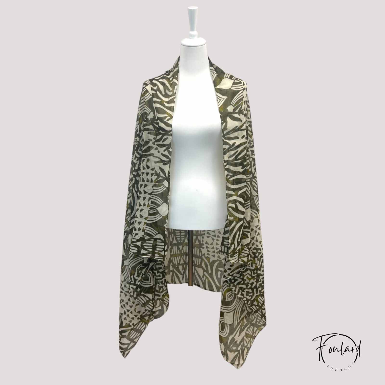 Foulard imprimé ethnique, kaki et beige – Image 3