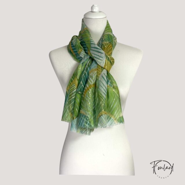 Foulard vert, motif feuillage doré