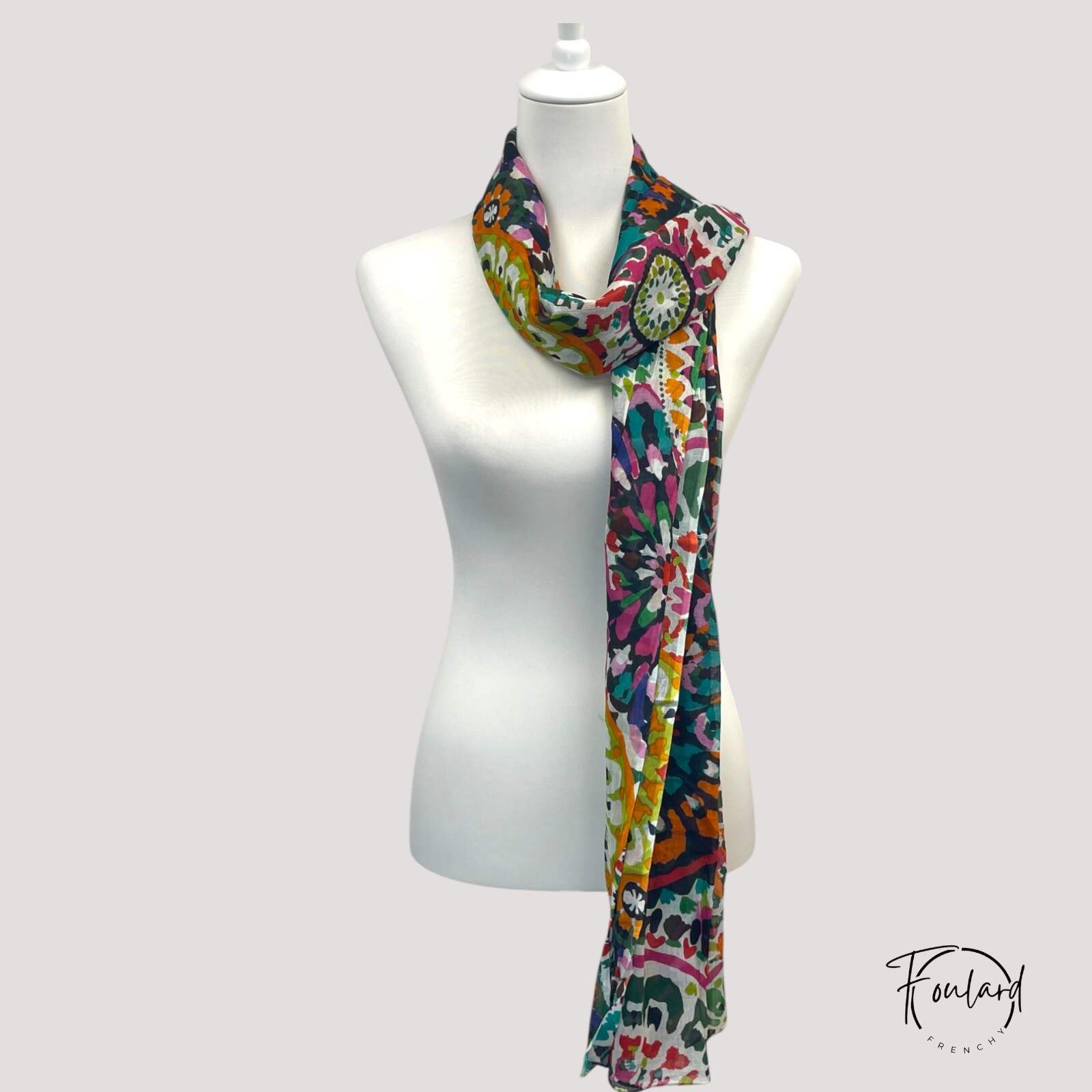 Foulard imprimé mandala multicolore – Image 3
