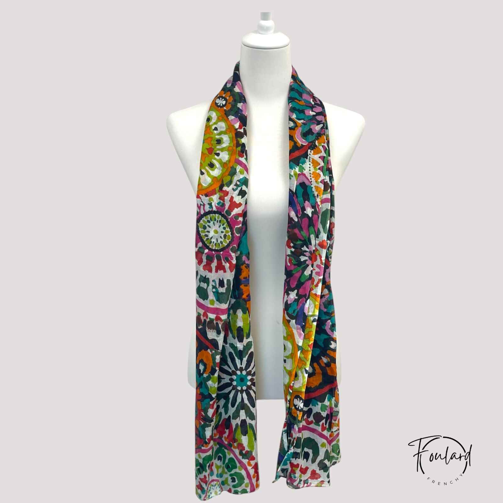 Foulard imprimé mandala multicolore – Image 4