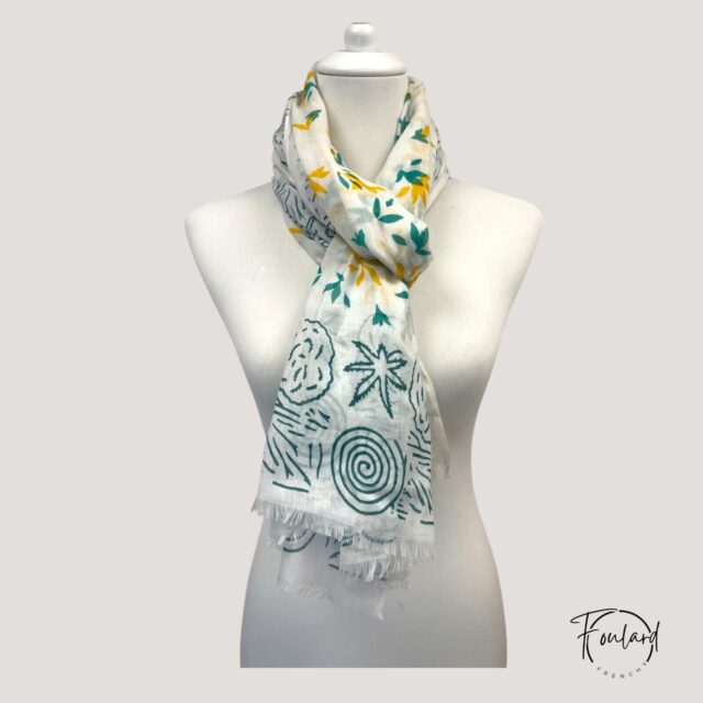 Foulard blanc, spirales vertes et détails jaunes