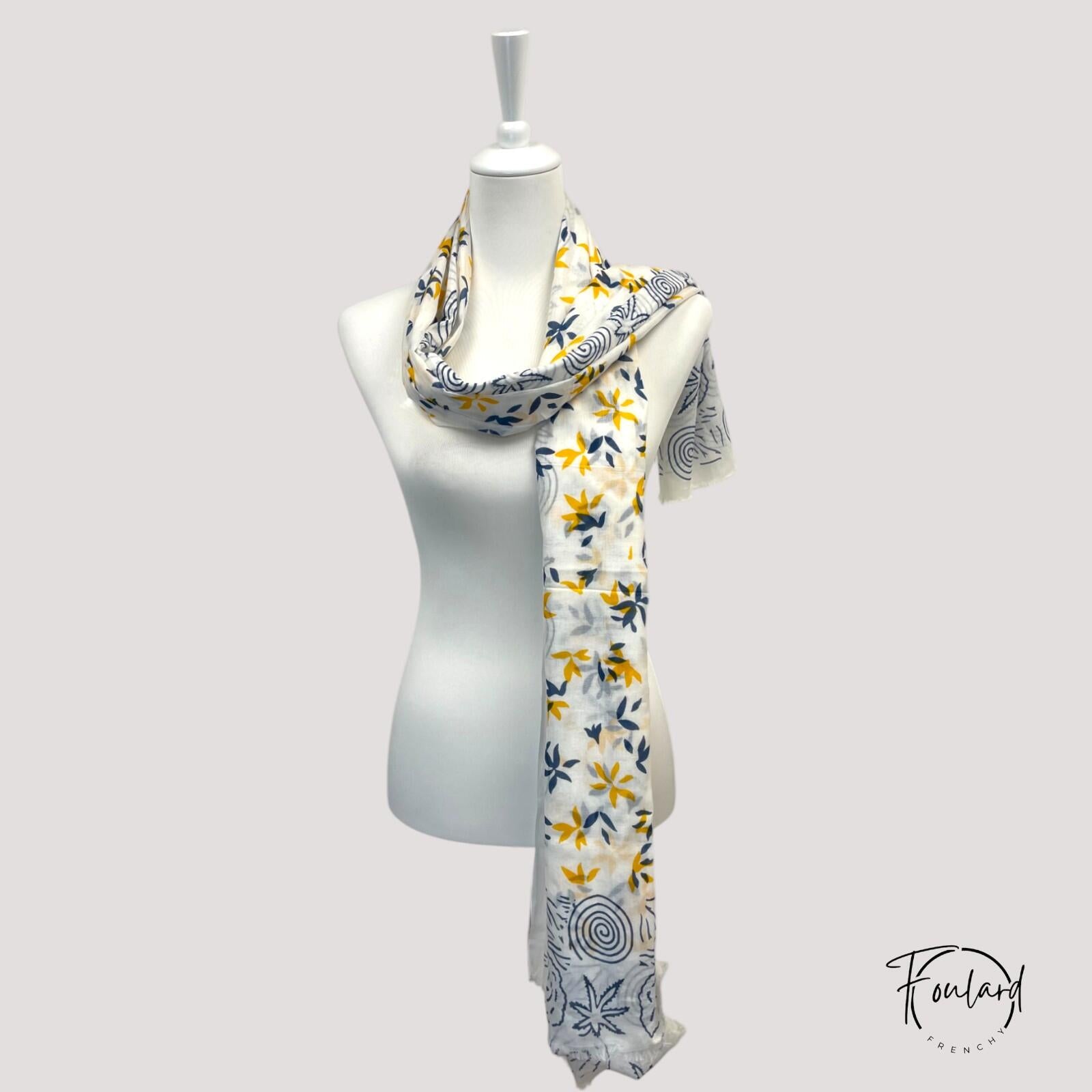 Foulard blanc, spirales et floral bleu marine et jaune – Image 3