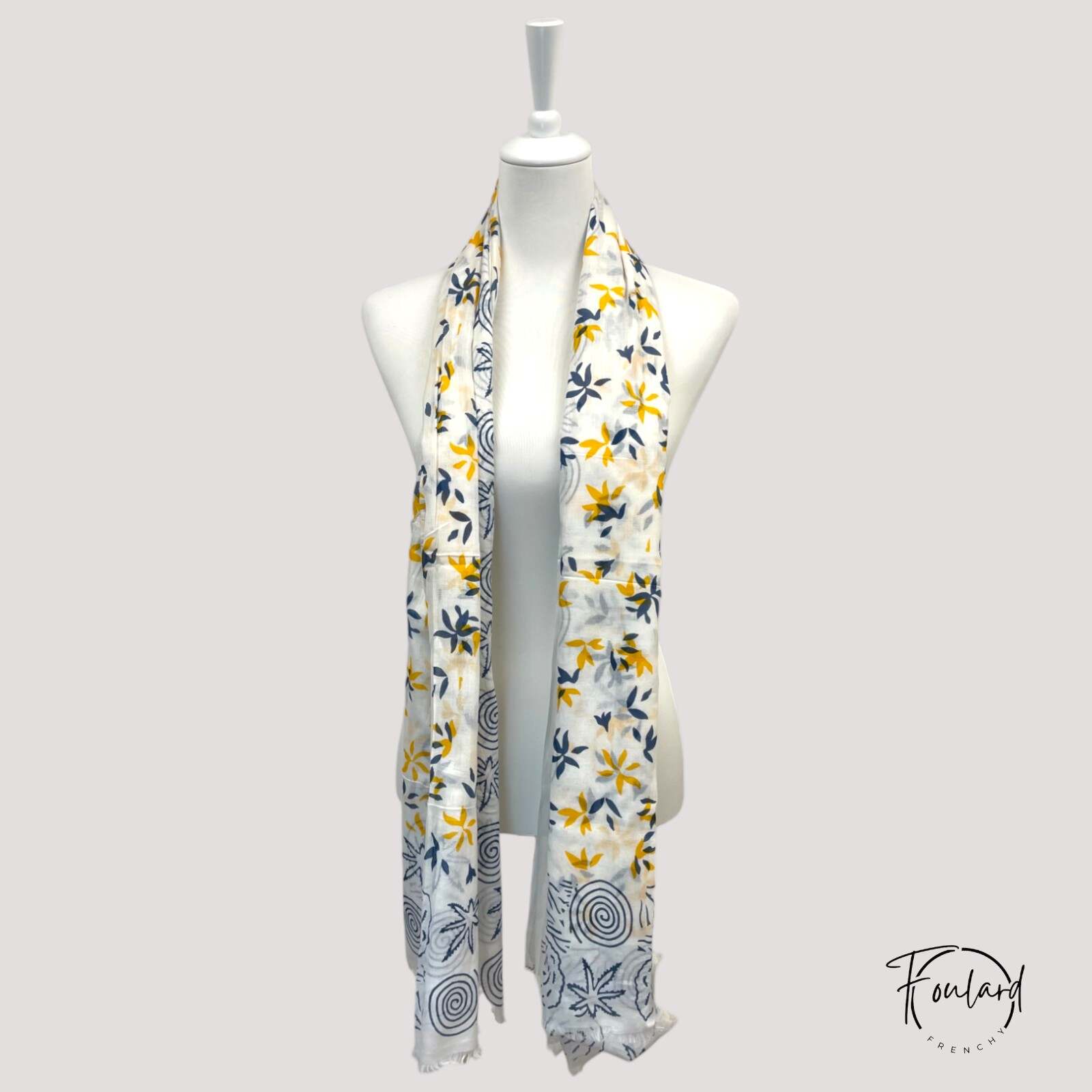 Foulard blanc, spirales et floral bleu marine et jaune – Image 4