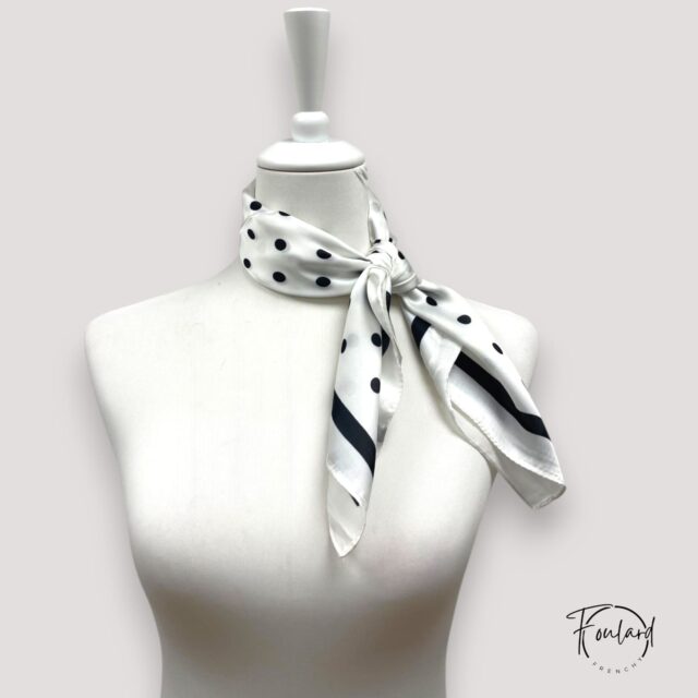 Foulard carré pois noirs, fond blanc