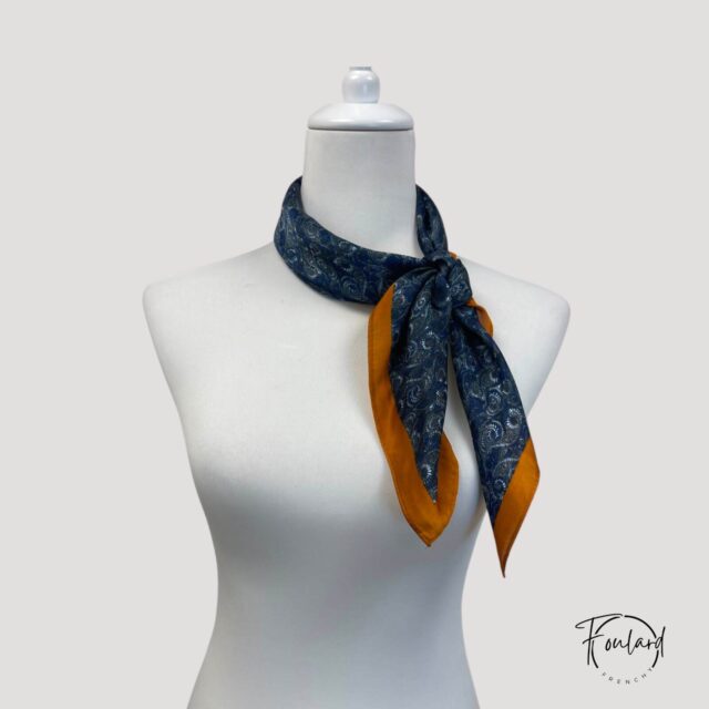 Foulard carré orange, respirant anti-transpiration
