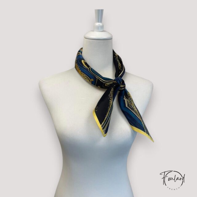Foulard carré en soie, vert riche en dessins