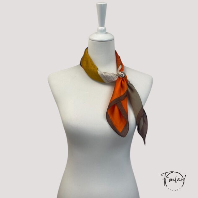 Foulard carré design graphique multicolore