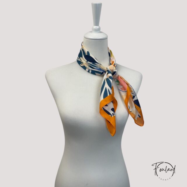 Foulard carré motif floral abstrait multicolore