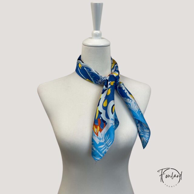 Foulard carré imprimé tropical, bleu et poisson multicolore