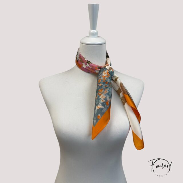 Foulard carré inspiration florale, palette multicolore