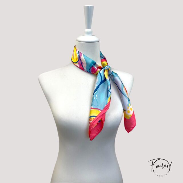 Foulard carré motif abstrait multicolore