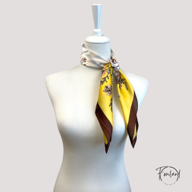 Foulard carré floraison éclatante