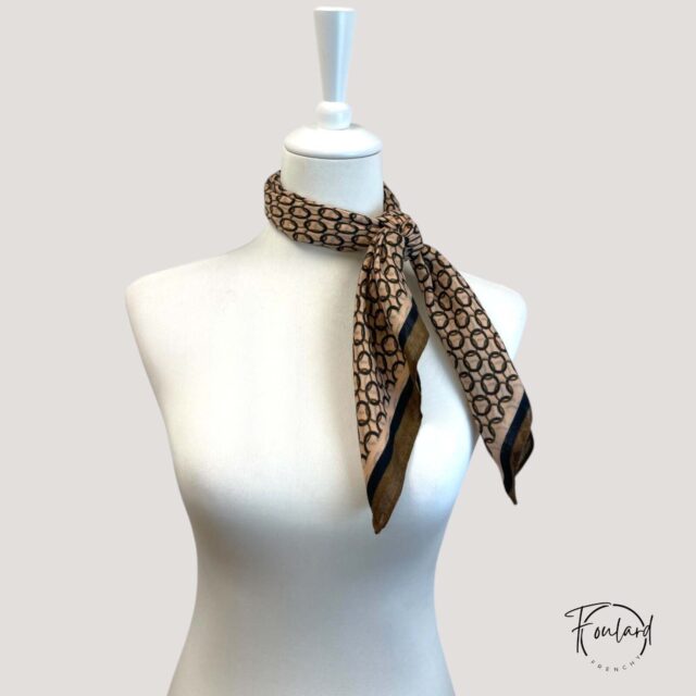 Foulard carré motif cercle noir
