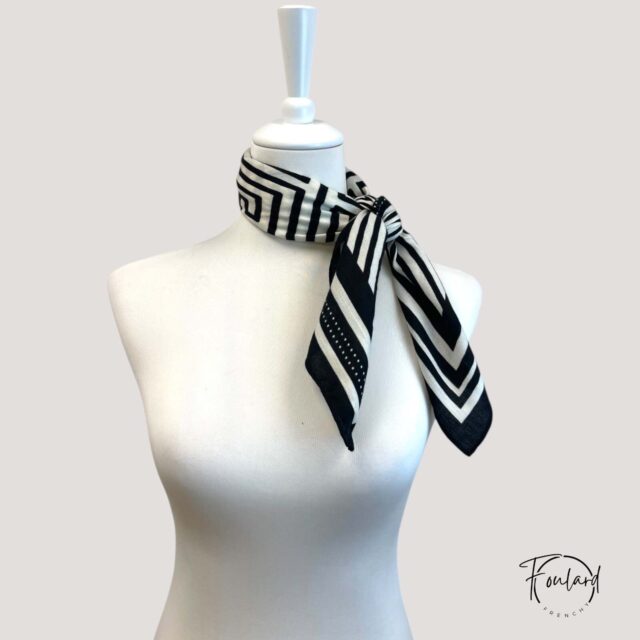Foulard carré motifs géométriques, noir et blanc