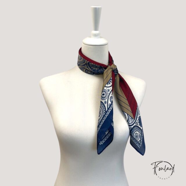 Foulard carré élégance bandana tricolore