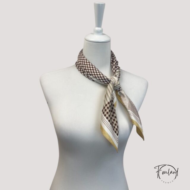 Foulard carré motifs géométriques