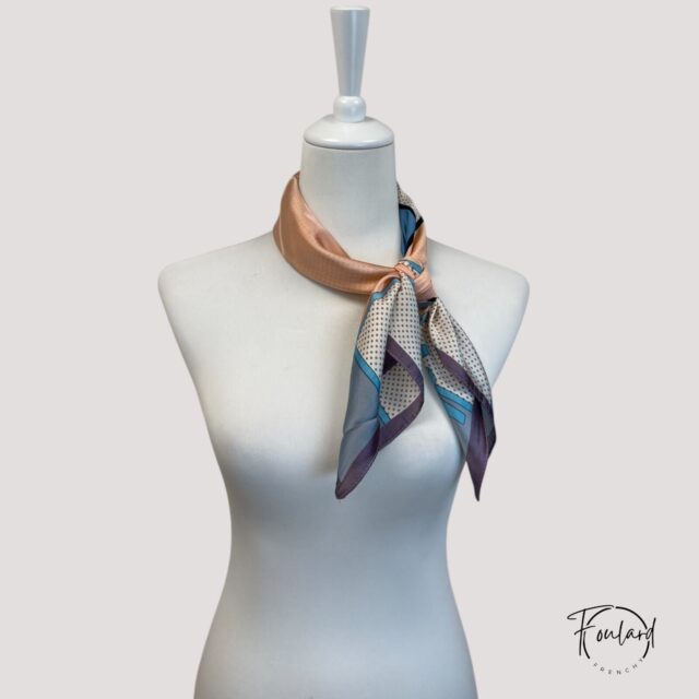 Foulard carré motif nœud turquoise, pois fond pastel