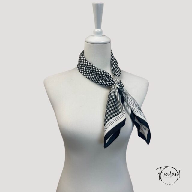 Foulard carré graphique, noir et blanc