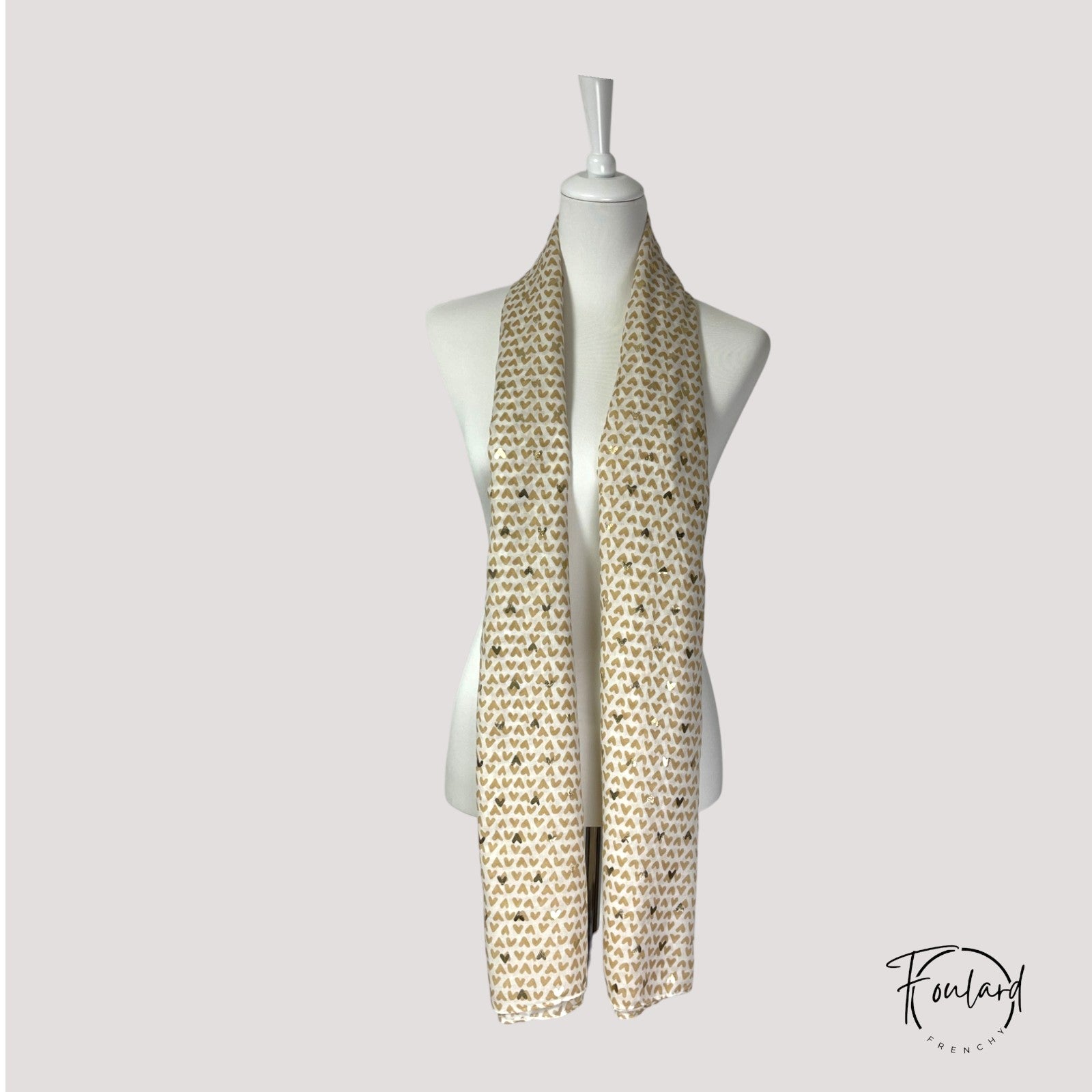 Foulard beige, motif cœur doré – Image 3