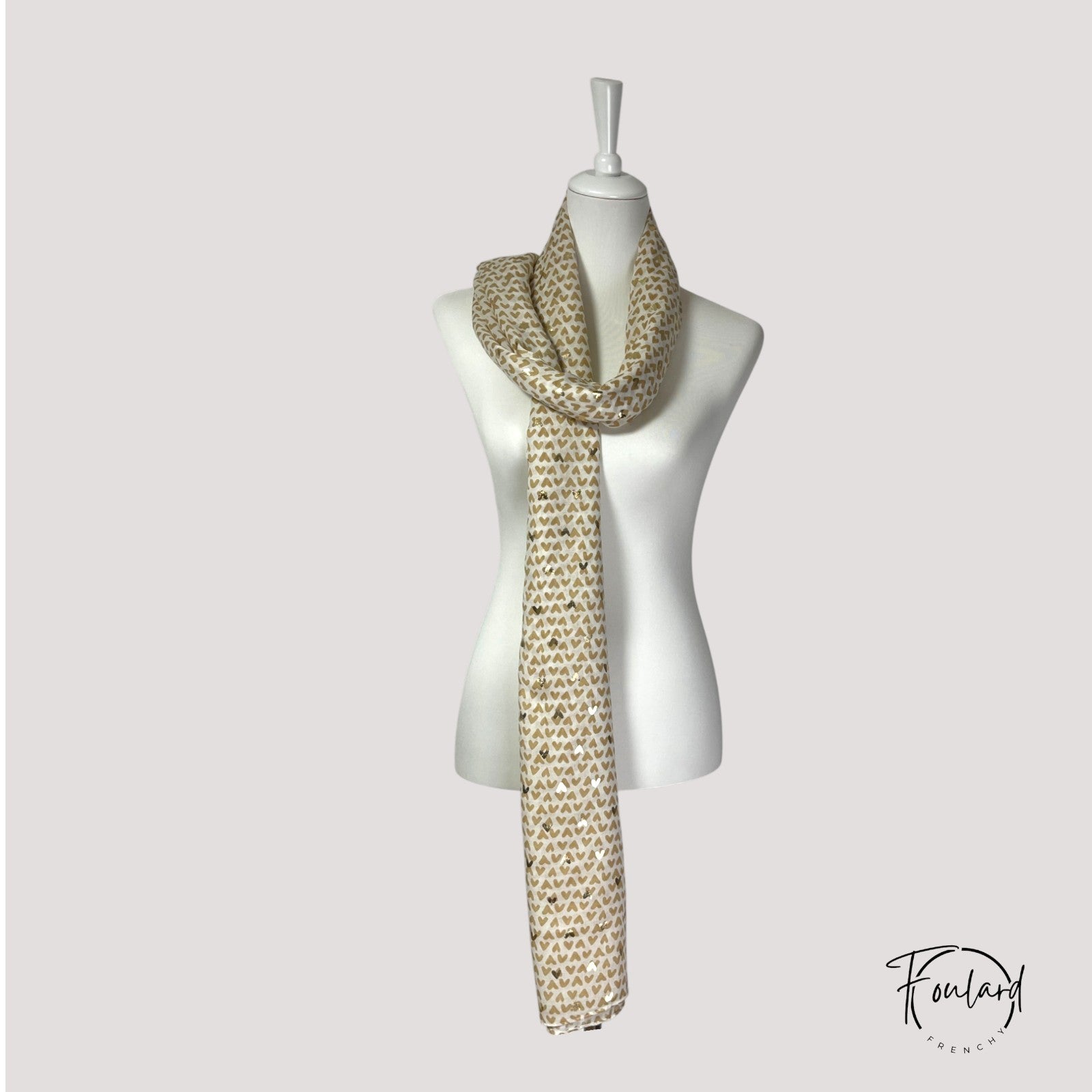 Foulard beige, motif cœur doré – Image 2