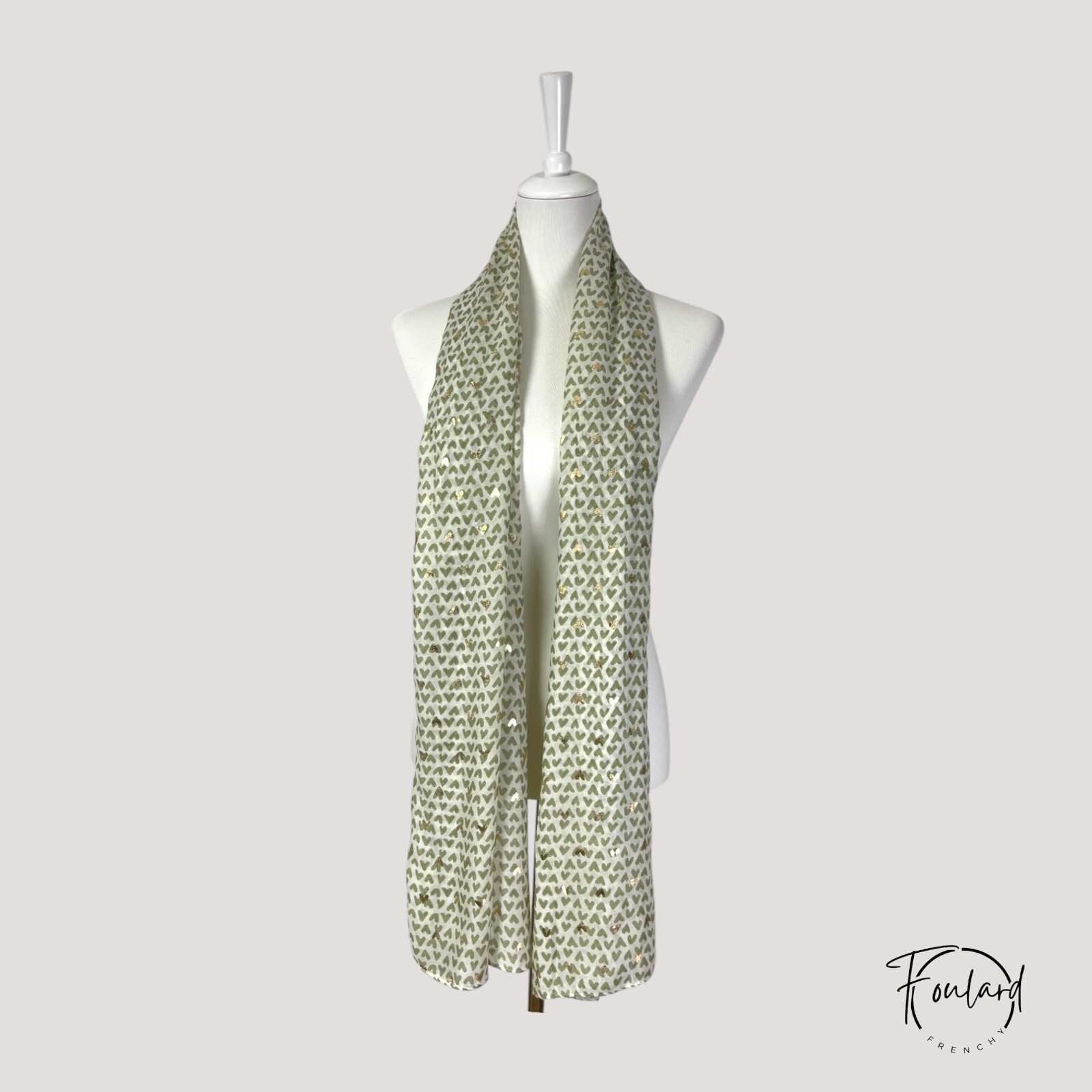 Foulard vert clair, motif cœur doré – Image 4