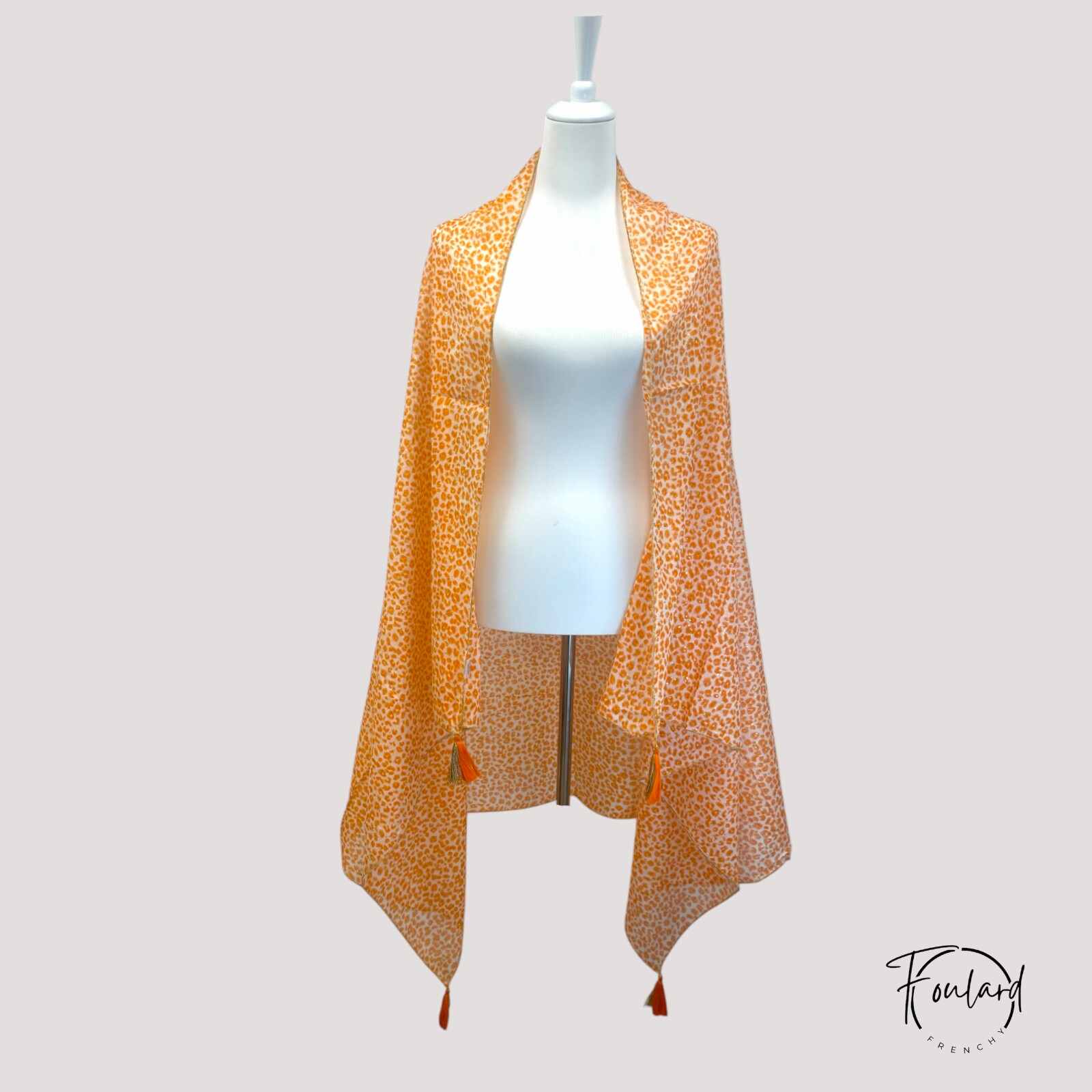 Foulard orange, imprimé léopard doré – Image 2