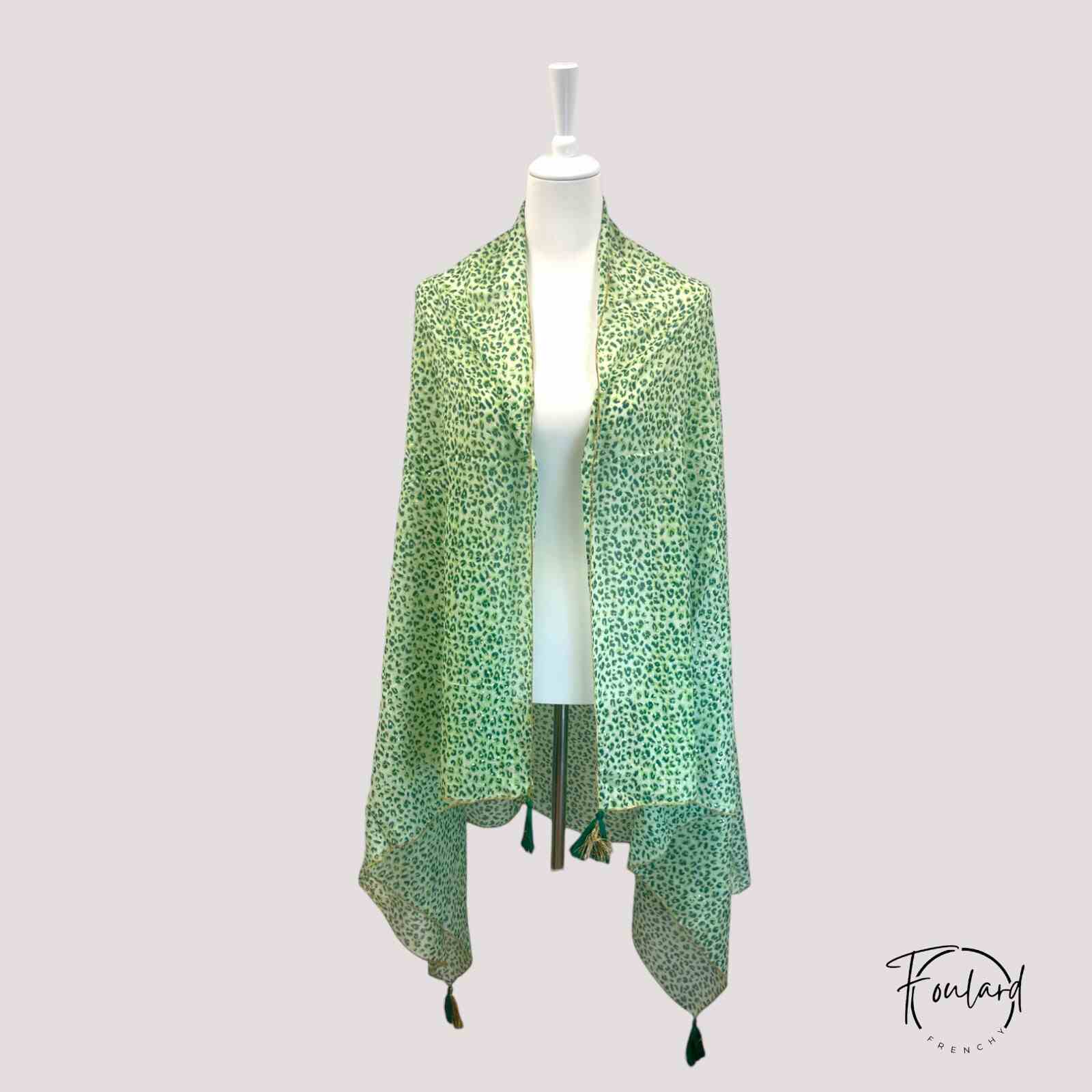 Foulard léopard vert et doré – Image 3