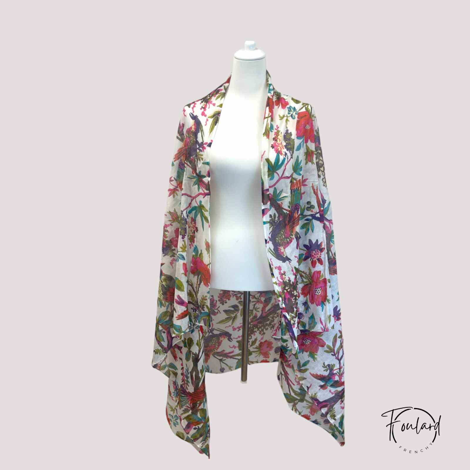 Foulard motif oiseau et fleurs – Image 3