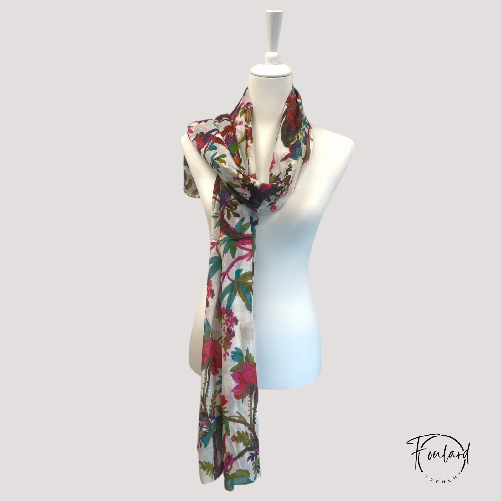 Foulard motif oiseau et fleurs – Image 5