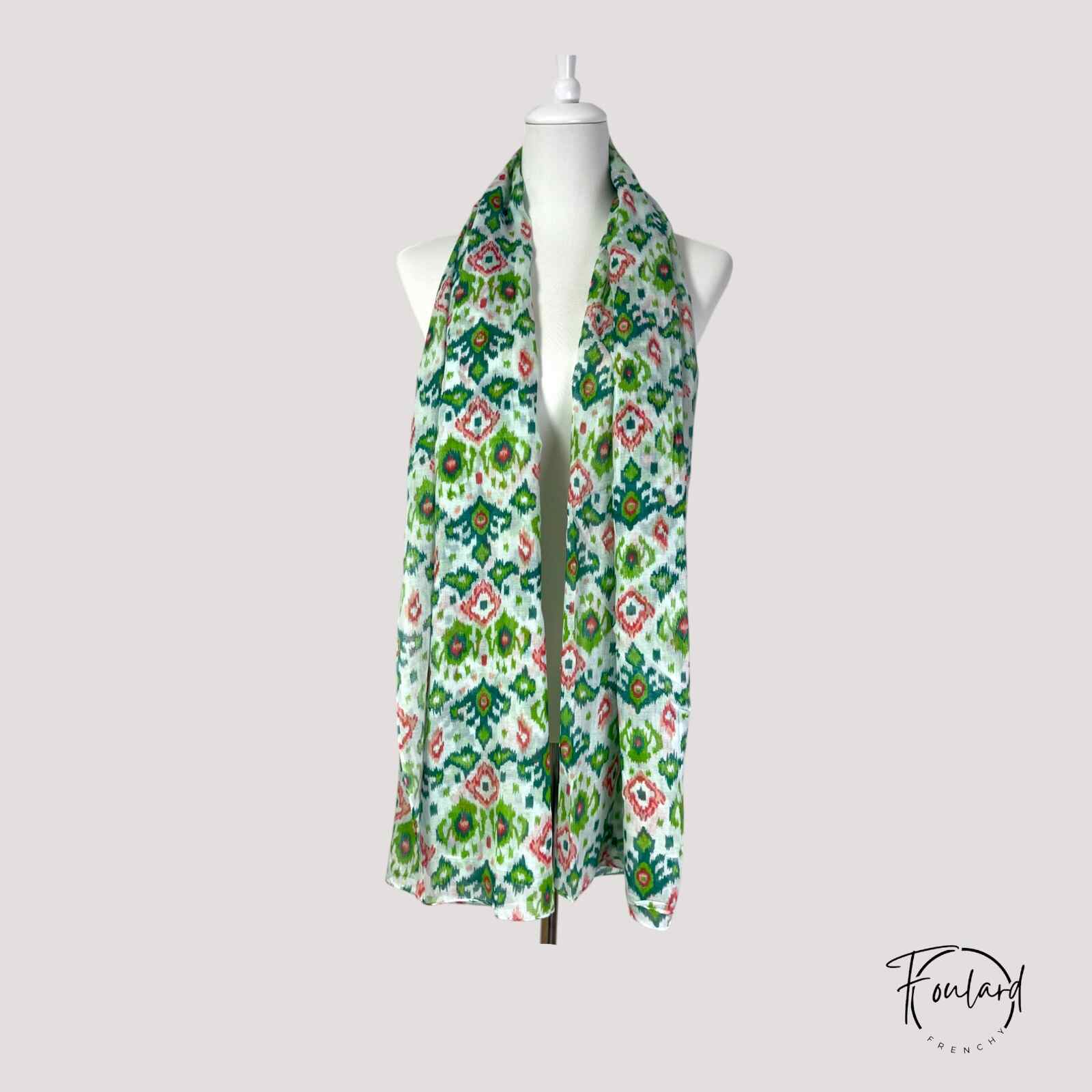 Foulard motif ethnique, vert et rouge – Image 2