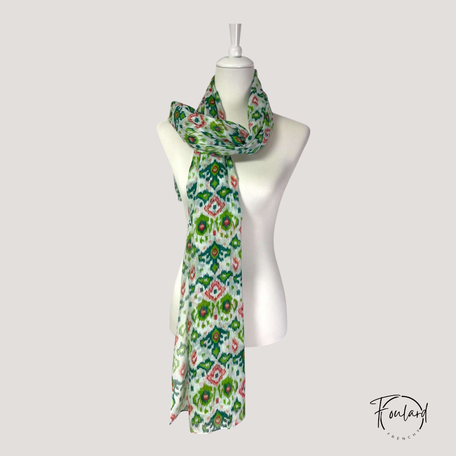 Foulard motif ethnique, vert et rouge – Image 4