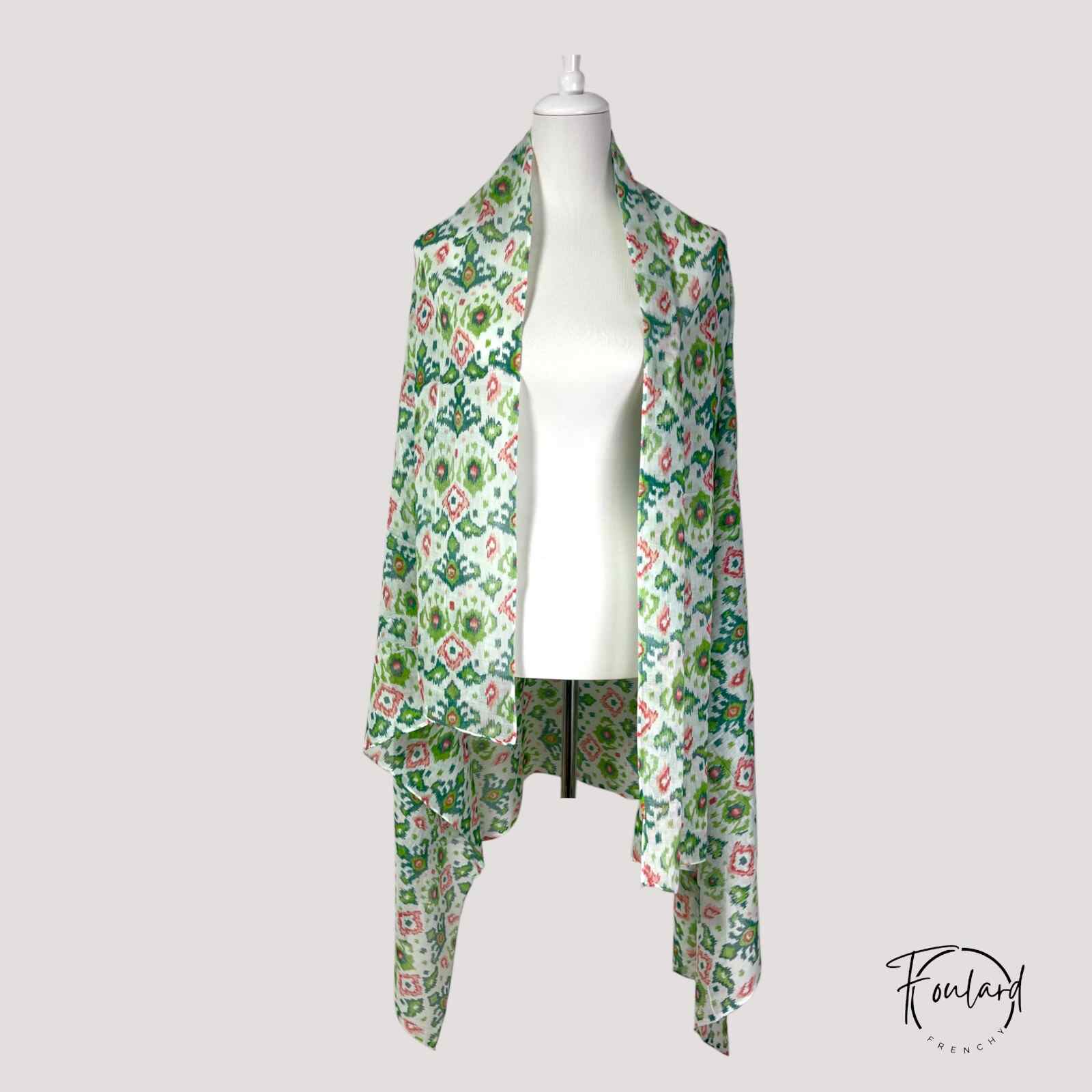 Foulard motif ethnique, vert et rouge – Image 3