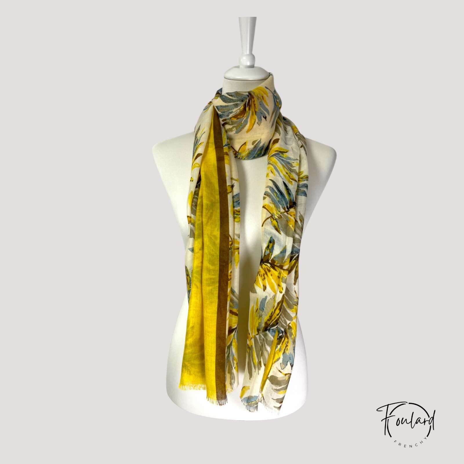 Foulard motif feuillage, jaune et bleu – Image 3