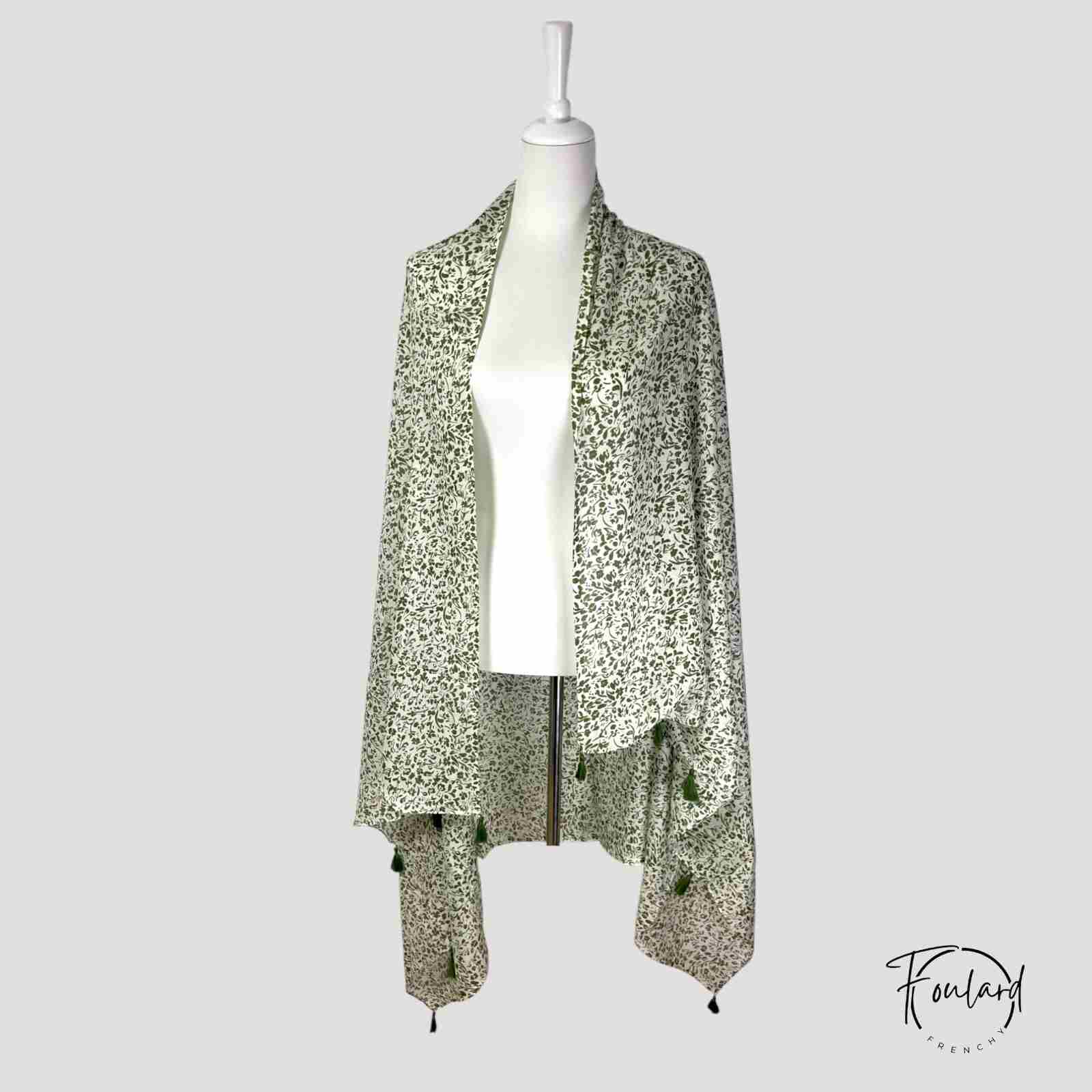 Foulard vert, motif feuillage – Image 2