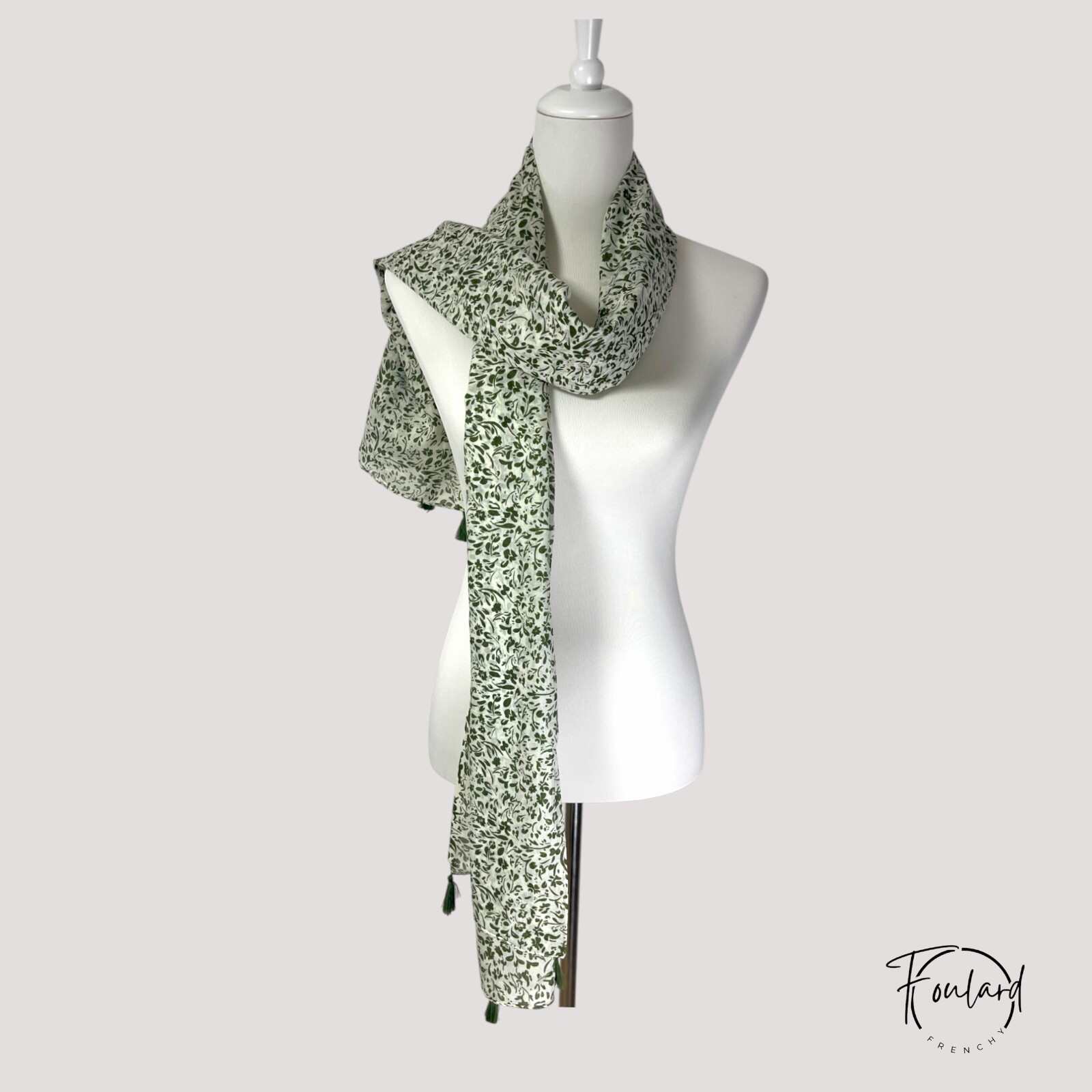 Foulard vert, motif feuillage – Image 3