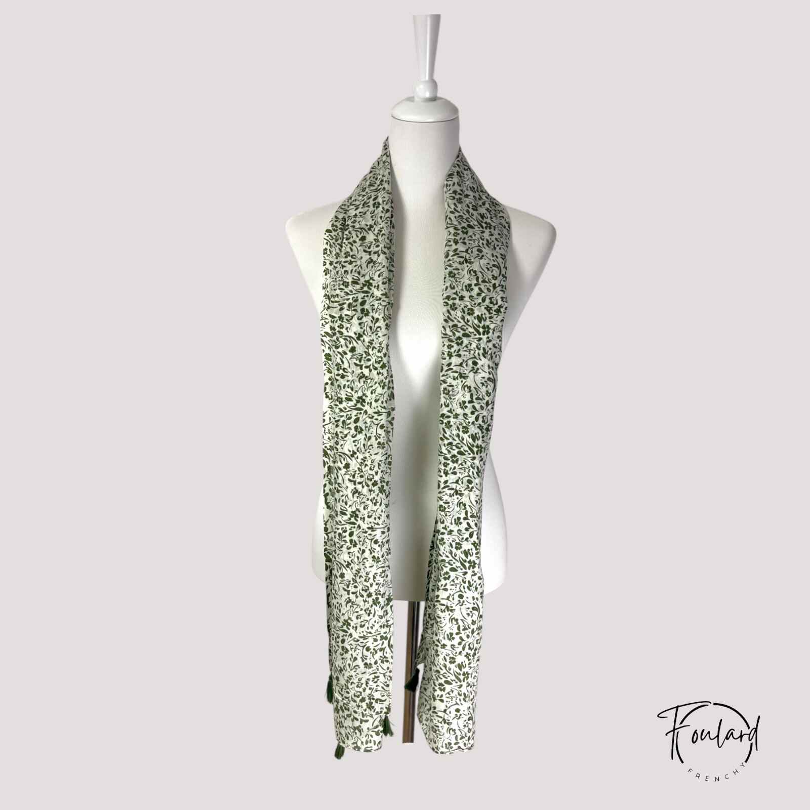Foulard vert, motif feuillage – Image 4