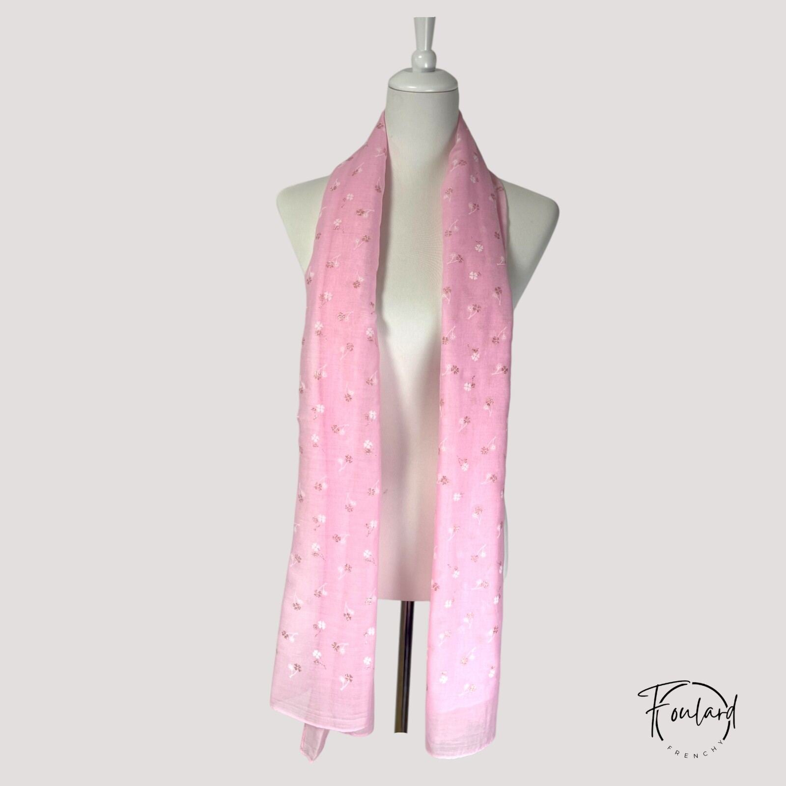 Foulard rose, fleurs pailletées – Image 3