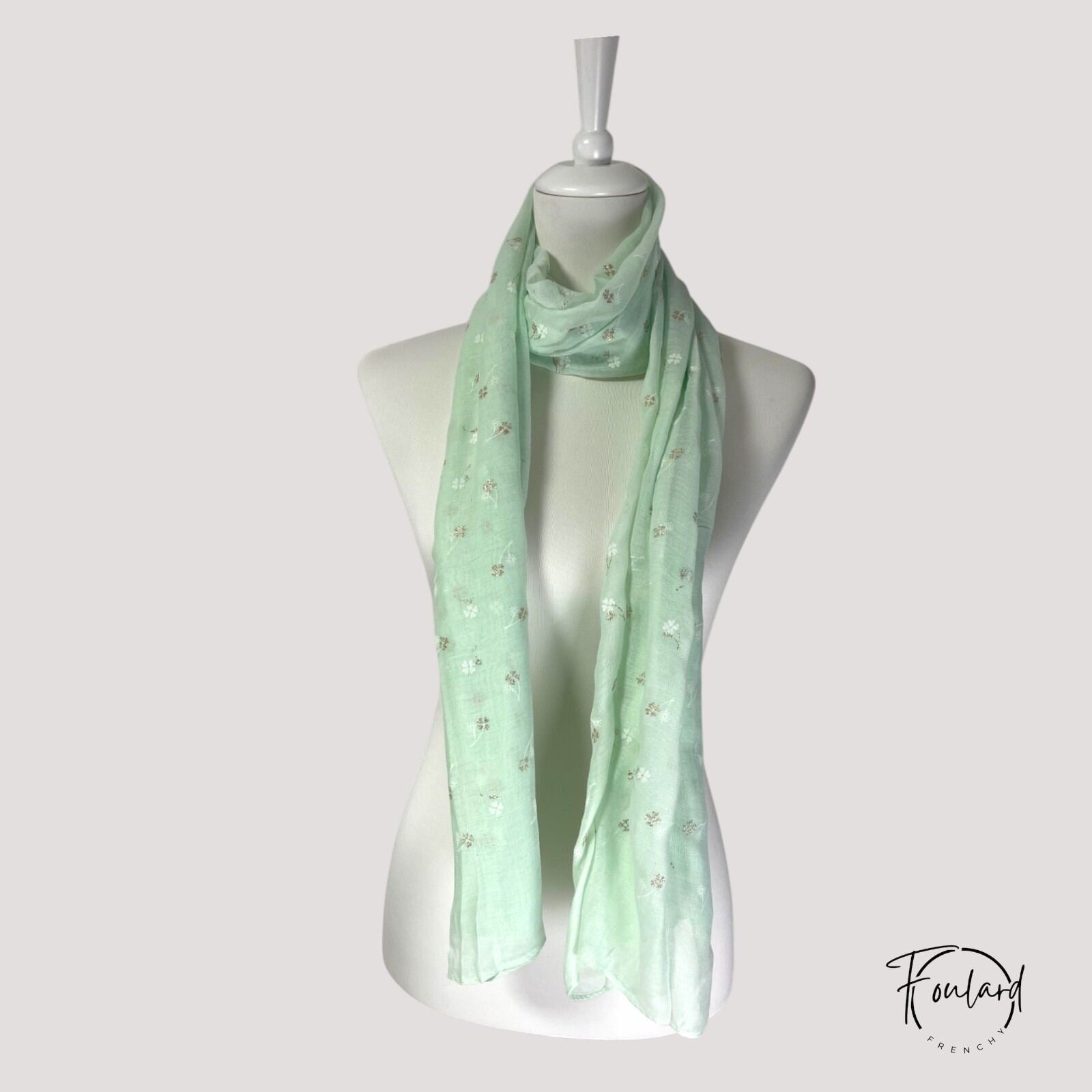 Foulard vert d'eau, fleurs dorées – Image 2