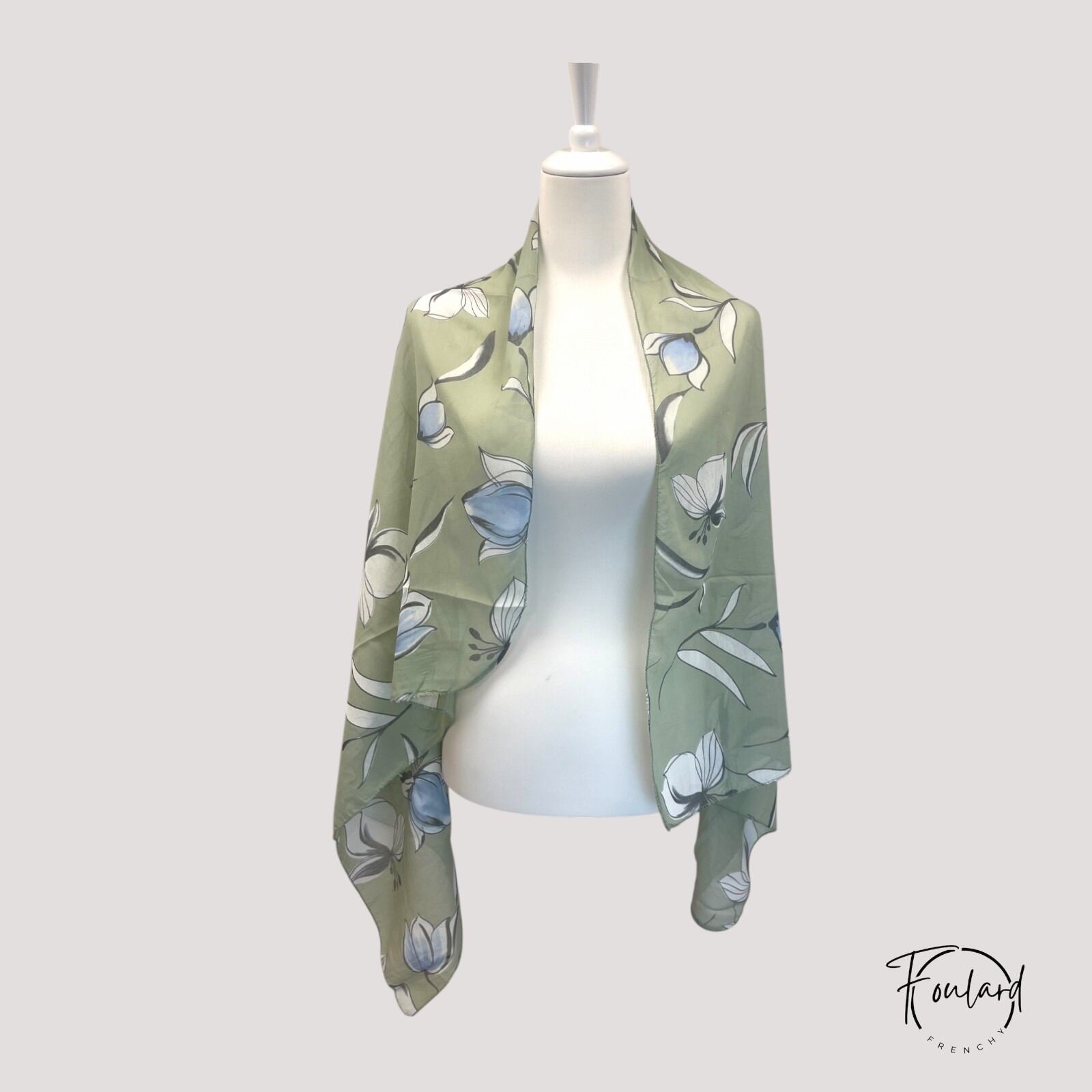 Foulard vert sauge, fleurs bleues – Image 2