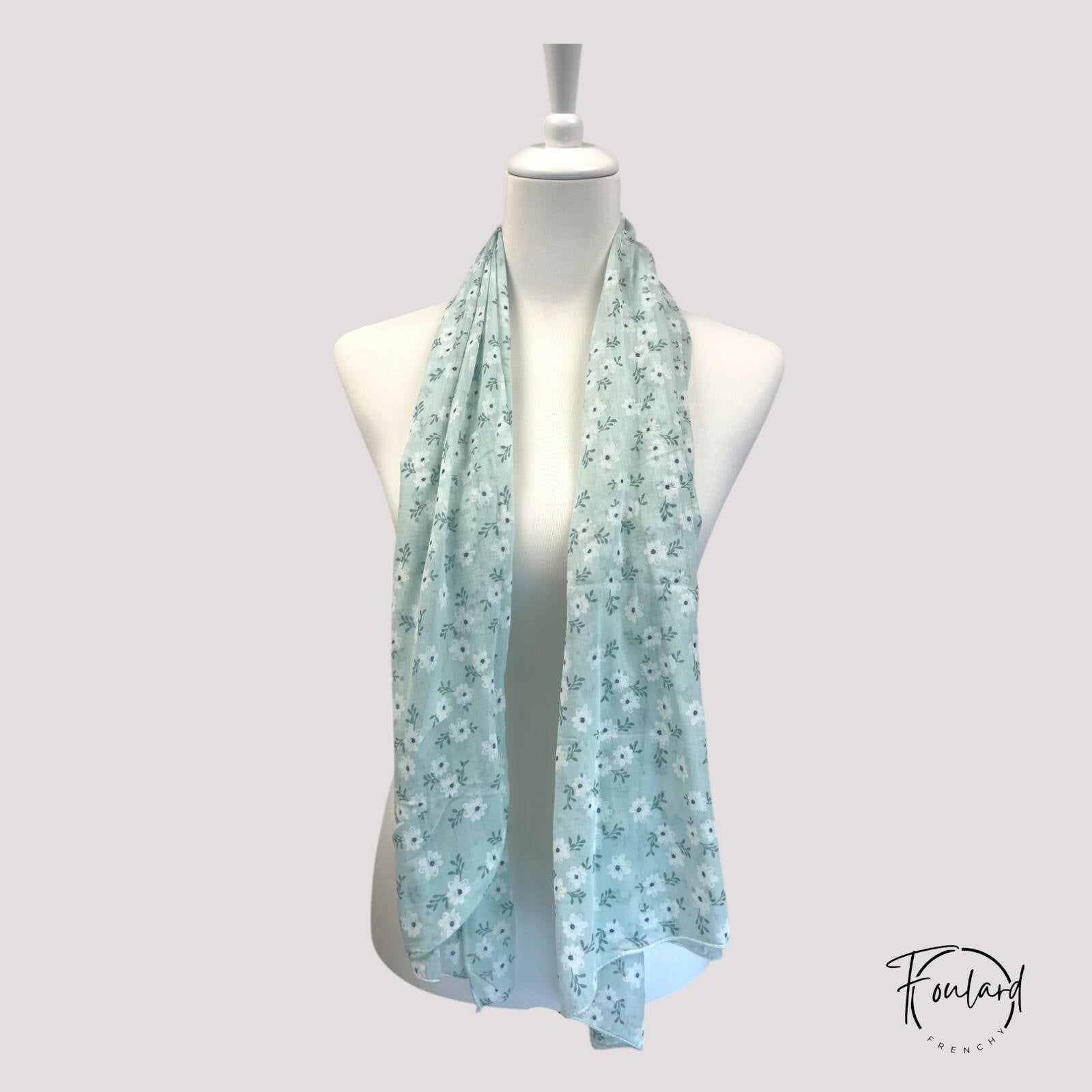Foulard vert pastel, fleurs blanches – Image 3