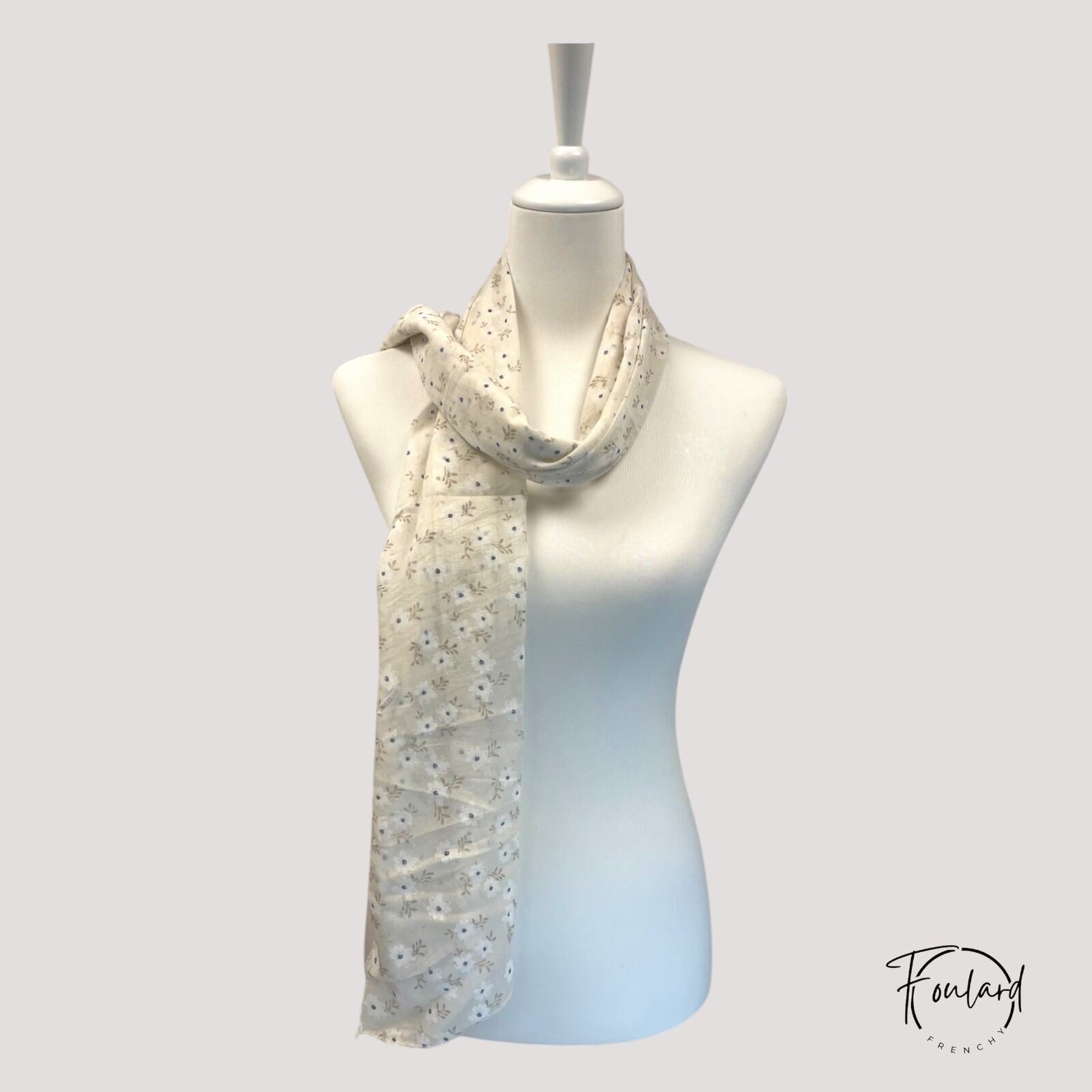 Foulard beige, fleurs blanches – Image 3